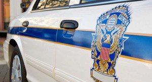 Chỉ tay vào cảnh sát cũng ăn đạn