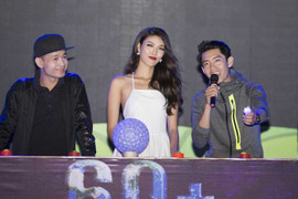 Lan Khuê quyến rũ với thiết kế khoe vai trần nuột nà