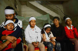 6 đứa trẻ nheo nhóc vì gia đình lâm cảnh 'trùng tang liên táng'