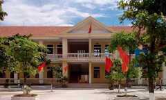 Hiệu phó trường cấp 2 treo cổ trong phòng làm việc
