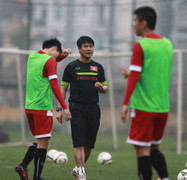 Thi đấu kém cỏi, Quế Ngọc Hải bị HLV Hữu Thắng 'nắn gân'