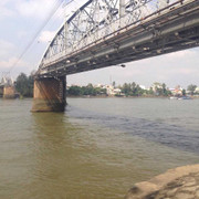 Đã bắt 2 nghi can điều khiển sà lan đâm sập cầu Ghềnh