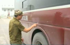 Xe khách trên cao tốc Nội Bài - Lào Cai bị tạt axit