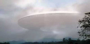 Xuất hiện đám mây hình đĩa bay trước chùa Thiên Mụ?