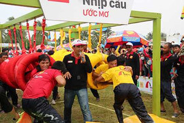 Quyền Linh thấy hạnh phúc khi tham gia xây cầu cho dân nghèo