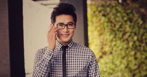 'Tình địch' của Phan Thanh Bình khoe giọng hát trong lần đầu diễn kịch