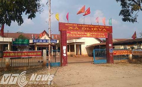 Cán bộ xã nhậu say ngủ quên luôn giờ tiếp dân