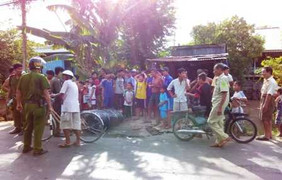 Cưa thùng phi đựng xăng, người đàn ông bị nổ gãy chân