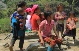 Hàng loạt học sinh bỏ học vì bị bảo vệ dâm ô: Đưa các nữ sinh đi giám định