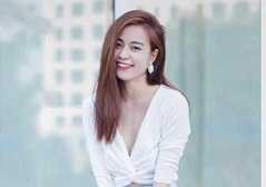 Elly Trần diện váy đôi với con gái, Hoàng Thùy Linh khoe eo thon nóng bỏng