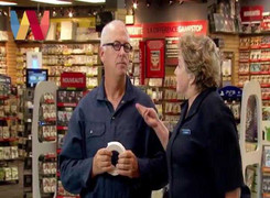 Clip: Cằn nhằn quá nhiều, sếp bị nhân viên cho ‘ăn trái đắng’