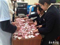 Chôn hũ tiền tiết kiệm dưới đất và những cái kết 'đắng lòng'