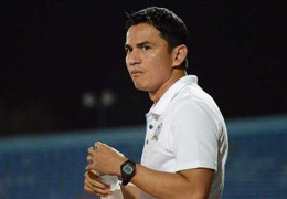 Thầy trò HLV Kiatisak trở lại mặt đất