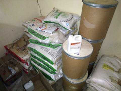 Thu giữ 2,5 tấn phụ gia thực phẩm 'bẩn' dùng để sản xuất nước ngọt, bim bim