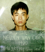 Bủa lưới bắt ‘kình ngư’ luôn mang theo nửa thúng đạn để cướp