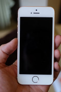 iPhone SE vàng hồng đầu tiên đã về Việt Nam
