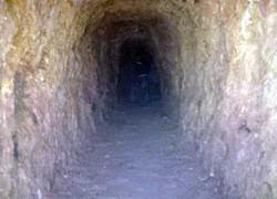 Đào hầm bí mật xuyên núi, Bí thư huyện giải trình thế nào?