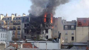 Nổ lớn ở Paris khiến nóc nhà sập hoàn toàn