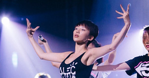 Tóc Tiên lộ mặt mộc kém tươi tắn trên sàn tập