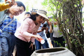 Clip: Bộ trưởng Y tế Kim Tiến đến nơi có người nhiễm Zika