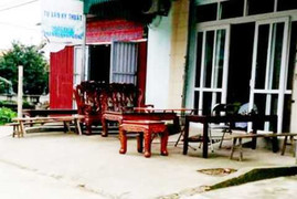 Rửa vết máu vụ tai nạn trước nhà, nữ sinh bị máy bơm cuốn tóc chết thảm