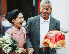 Bộ ảnh cưới 'ông bà lão nhặt rác' gây bão dân mạng