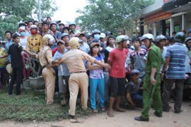 Cho cháu đi vệ sinh, ông nội bị dân vây vì nghi bắt cóc trẻ