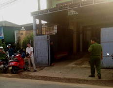 Con trai tá hỏa phát hiện cha treo cổ chết tại nhà