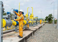 Giá dầu lao dốc, nhân viên dầu khí vẫn 'bỏ túi' 30 triệu đồng/tháng