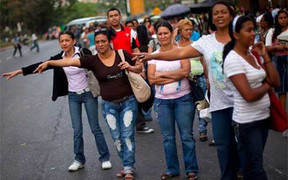 Người Venezuela được nghỉ làm thứ Sáu để tiết kiệm điện