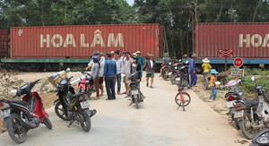 Băng qua đường sắt, nam thanh niên bị tàu kéo lê 70m chết thảm