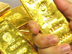 Dàn cảnh thủng lốp, cuỗm hơn 100 lượng vàng trên ô tô