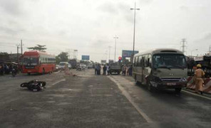 Xe máy lao thẳng vào đầu xe khách, 2 thanh niên chết tại chỗ