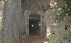 Vén màn bí mật về hang động phát ra mùi thơm kỳ lạ ở Hải Dương