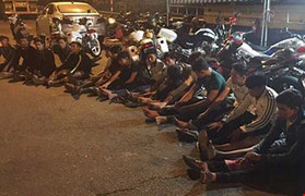 'Quái xế' chạy mô tô phân khối lớn, ép xe đặc chủng CSGT ở Cần Thơ