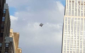 Hoảng hồn chứng kiến vật thể bay trong trung tâm thành phố