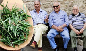 Bí quyết sống thọ ở ngôi làng có 300 người hơn trăm tuổi