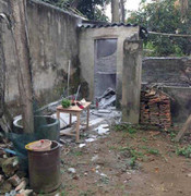 Nam thanh niên cháy như đuốc trong nhà vệ sinh