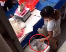 Clip: Gian thương giở tiểu xảo tráo đồ của khách nhanh như chớp