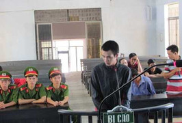 Tán tỉnh, giở trò đồi bại với cháu gái của bạn thân