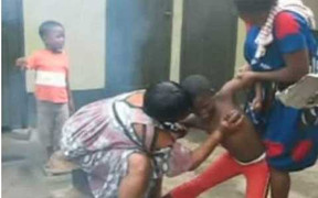 Video: Phương án chống hiếp dâm rợn người ở Anh