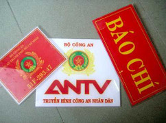 Nhà báo 'dỏm' tự gắn đèn ưu tiên, phóng xe như bay trên quốc lộ