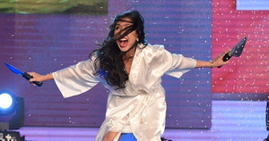 Ốc Thanh Vân 'nổi cơn tam bành' cầm dao xử chồng lăng nhăng