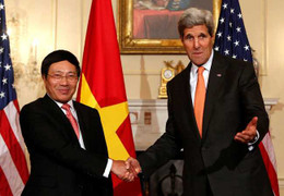 Phó Thủ tướng, Bộ trưởng Ngoại giao Phạm Bình Minh: Cha 'giải vây', con 'hội nhập'