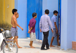 400 học viên cai nghiện phá trại bỏ trốn: Ùn ùn kéo đi cướp của, dọa giết dân