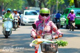 Nắng nóng 'hoành hành' cả nước, nhiệt độ vượt ngưỡng 40 độ C
