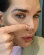 Tiếp viên hàng không phải nhập viện vì thủng mũi