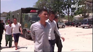 Clip: Hơn 400 học viên cai nghiện trốn trại cướp xe, dọa giết người đi đường