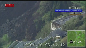 Video: Đường sá Nhật Bản vỡ vụn sau trận động đất 7,3 độ richter