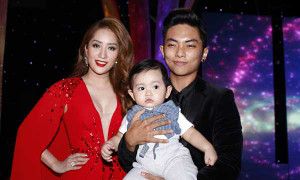 Khánh Thi bất ngờ khi ông xã Phan Hiển bế con đến cổ vũ mẹ